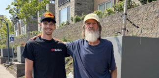 Prineville man donates leaf blower to man known for helping keep Bend’s McKay Park clean