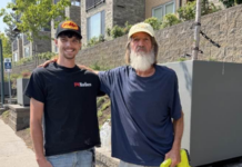 Prineville man donates leaf blower to man known for helping keep Bend’s McKay Park clean